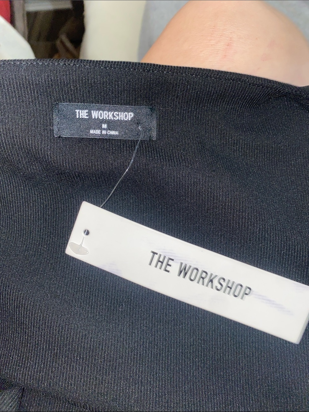✨NWT The Workshop Black Ribbed Cropped Tank Top! - Picture 6 of 6